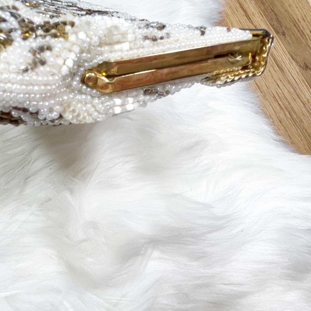 Vintage Gold-Pewter-White Beaded Clutch. - Picture 6 of 13